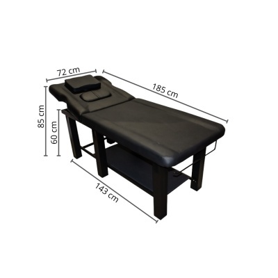 Cama de massagem preta com almofada e medidas visíveis.