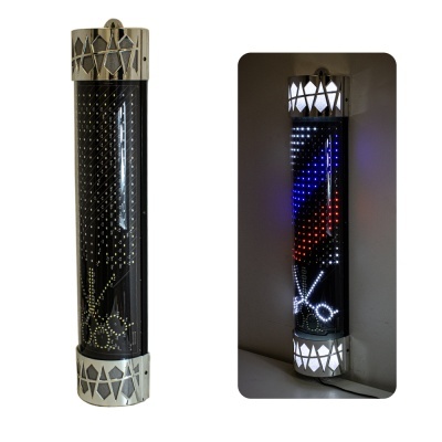 Luminária tubular preta com luzes coloridas formando padrão e texto Kiss.