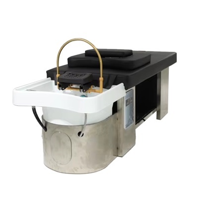 Banheira portátil metálica com assento preto e suporte branco para pés