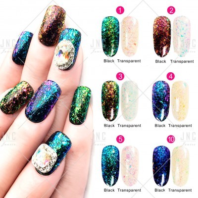 Unhas postiças coloridas com brilho e ornamentos sobre fundo branco