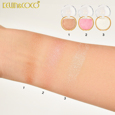 Sombras de olhos metálicas em bronze, rosa e branco com aplicação no braço e embalagens transparentes KEVIN&COCO