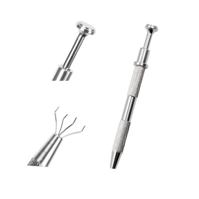 Ferramentas metálicas prateadas com texturas e detalhes distintos