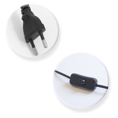 Ficha elétrica europeia preta e interruptor de fio preto