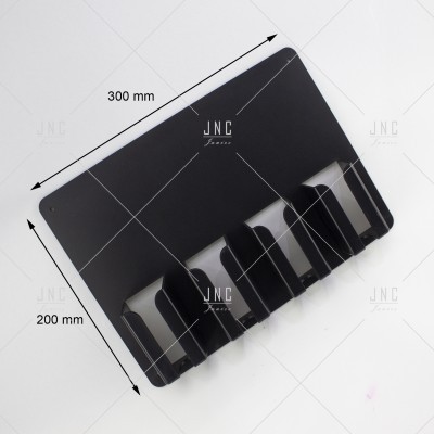 Organizador de parede preto em metal com cinco compartimentos