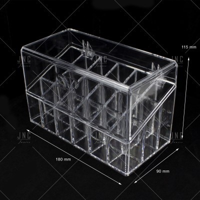 Caixa organizadora transparente de plástico com divisórias e dimensões 180x90x115 mm.