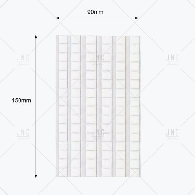 Placa branca retangular com padrão de grelha e dimensões 90mm x 150mm