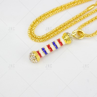 Colar dourado com pendente colorido e brilhante