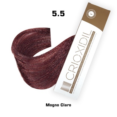 Amostra de cabelo mogno claro 5.5 e embalagem de tinta CROXIDIL