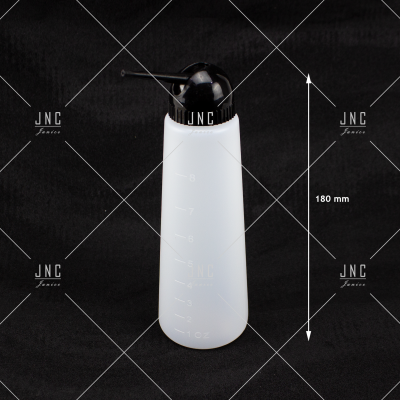 Frasco plástico branco com tampa preta e aplicador fino