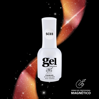 Frasco branco de verniz gel profissional com texto preto e código SC03 em fundo preto com faixa colorida abstrata.