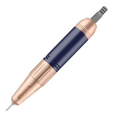 Caneta de tatuagem azul escuro com detalhes em cobre e ponta metálica fina
