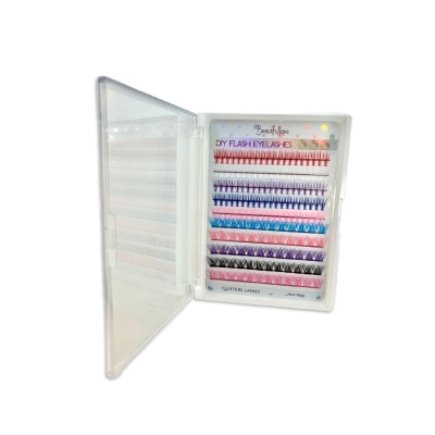 Caixa plástica aberta com pestanas falsas coloridas em várias filas