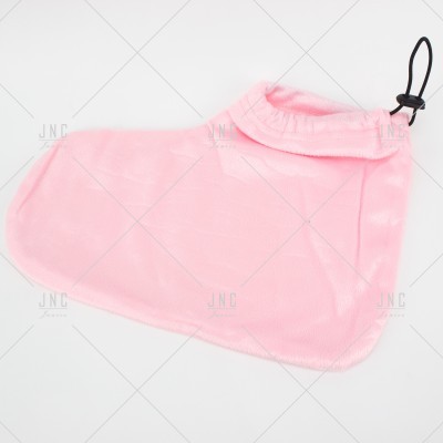 Bolsa térmica rosa com fecho em cordão preto