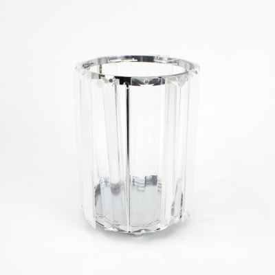 Vaso cilíndrico transparente em vidro ou acrílico com superfície facetada