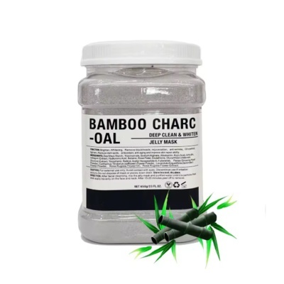 Frasco de máscara facial de gel de carvão de bambu com rótulo branco e texto preto