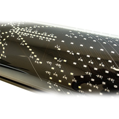 Rolo de película autocolante preta com padrão de circuitos eletrónicos