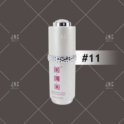 Frasco branco de verniz com rótulo D.L.B e número #11