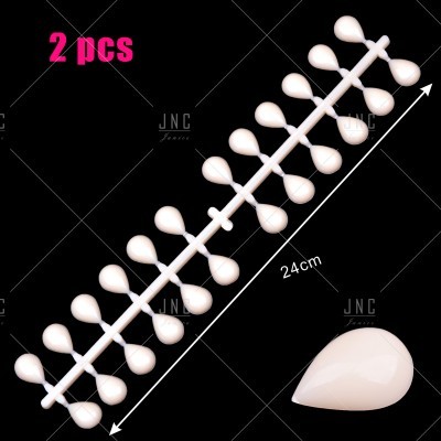 Unhas postiças plásticas brancas em conjunto com texto 2 pcs sobre fundo preto