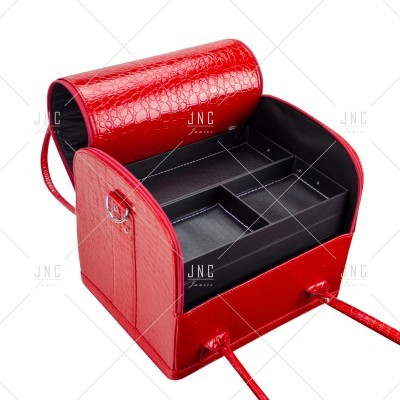 Bolsa organizadora vermelha com interior preto e alças longas