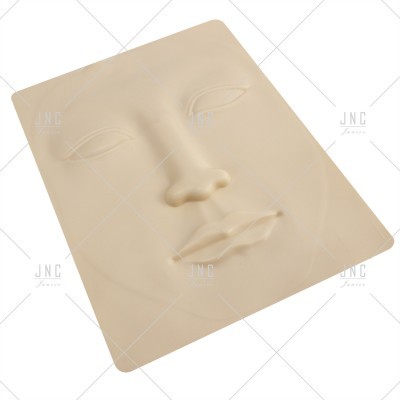 Máscara em plástico bege com formato de rosto humano para treino