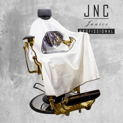 Cadeira de barbeiro dourada com capa branca e proteção transparente