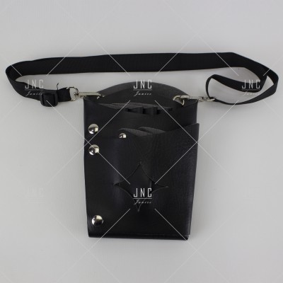 Bolsa de cintura preta em couro com alça ajustável