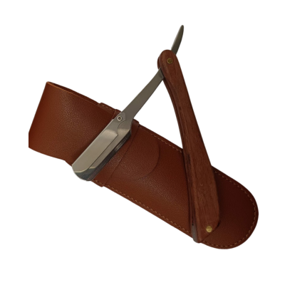 Navalha de barbear com pega em madeira e estojo de pele castanha