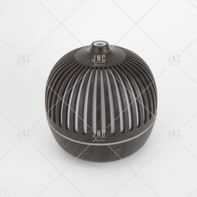 Difusor de aroma redondo de madeira escura com tiras verticais