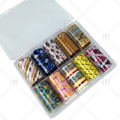 Caixa transparente com 10 rolos de papel decorativo com diversos padrões coloridos