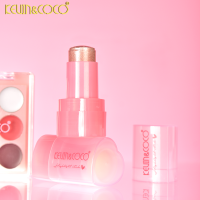 Stick sombra iluminadora dourada em embalagem rosa e paleta de sombras