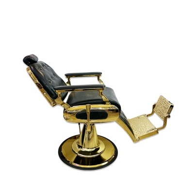 Cadeira de barbeiro preta com estrutura metálica dourada e apoio para os pés
