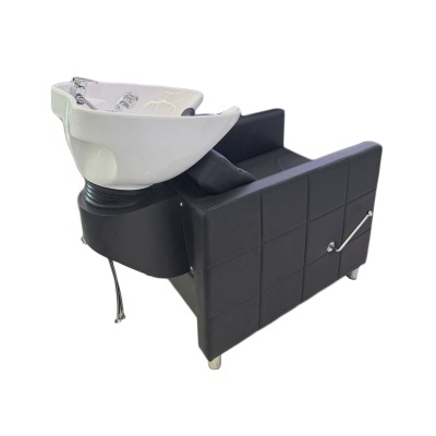 Cadeira de salão preta com lava-cabeças branco