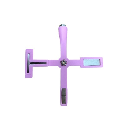 Ferramenta multifuncional de manicure lilás com lâminas metálicas