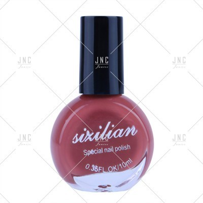 Frasco de esmalte de unhas cor castanha avermelhada com tampa preta e texto branco.