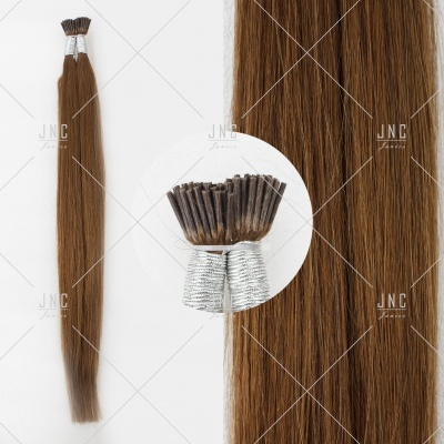 Extensão de cabelo castanho com queratina em fundo branco