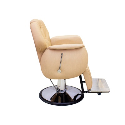 Cadeira de barbeiro bege com base e apoio de pés em metal
