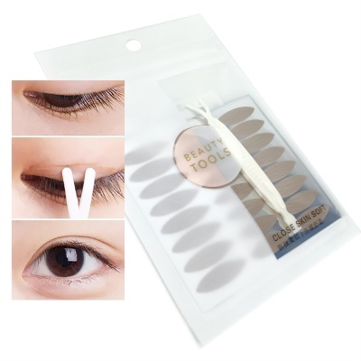 Kit de ferramentas de cuidados para a pele com espátulas brancas em embalagem plástica transparente