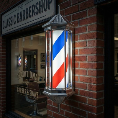 Luz exterior de barbearia com padrão em espiral vermelho, branco e azul na parede de tijolos