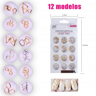 Acessórios para nail art metálicos dourados e prateados com várias formas geométricas, em blister com cartão branco e texto promocional.