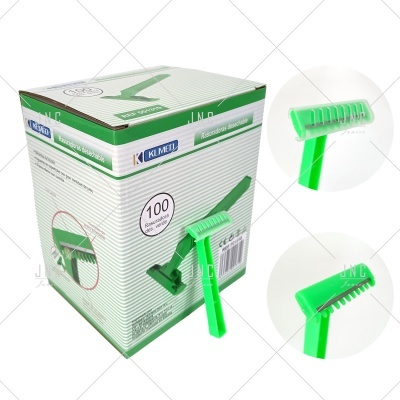 Caixa branca e verde com lâminas descartáveis para barbear