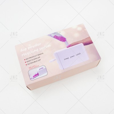 caixa bege de sistema de reciclagem de pó para unhas com texto e imagem ilustrativa