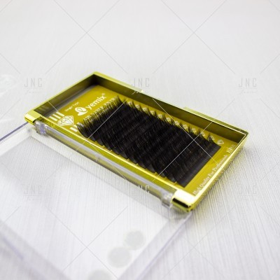 Bandeja amarela com cílios postiços pretos e tampa transparente aberta