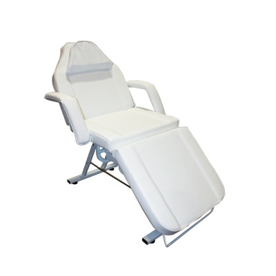 Cadeira reclinável branca com almofada e estrutura metálica