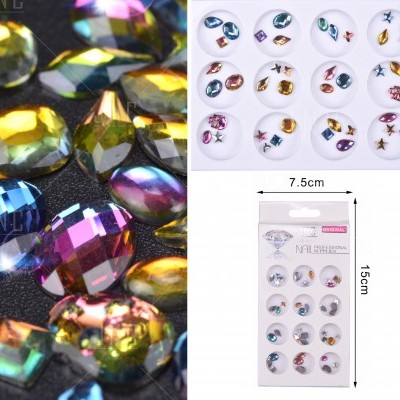 Pedras decorativas coloridas para unhas em embalagem plástica transparente