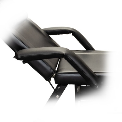 Cadeira de estética preta reclinável com braços acolchoados