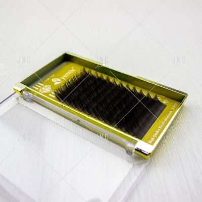 Caixa transparente com pestanas postiços pretas em interior amarelo da marca Yemix