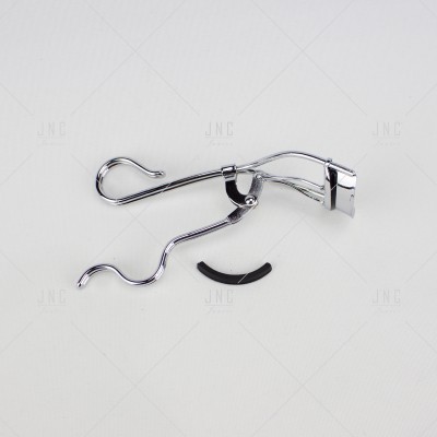 Curvador de pestanas metálico prateado com acessório preto