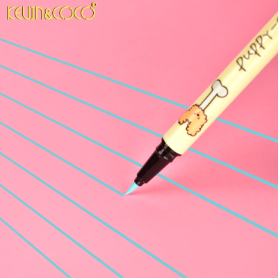 Caneta estilográfica com ilustração de cão a escrever em papel rosa