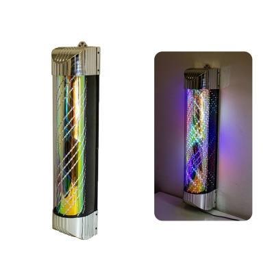 Candeeiro de parede tubular com padrão em espiral e luzes LED coloridas