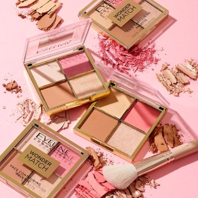 Paletas de maquilhagem Eveline Wonder Match com quatro tons e pincel num fundo rosa